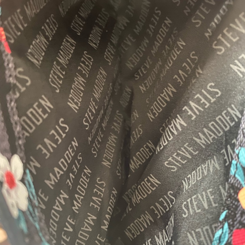 Steve Madden BTory Floral Crossbody Bag - Picture 8 of 10